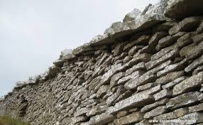 How to Design a Rock Retaining Wall for Your Property