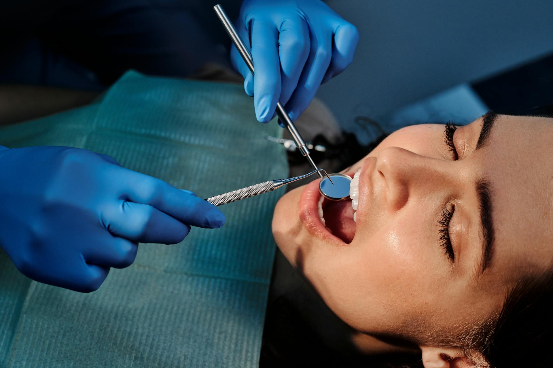 How Family Dentistry Promotes Confidence For Teens And Adults
