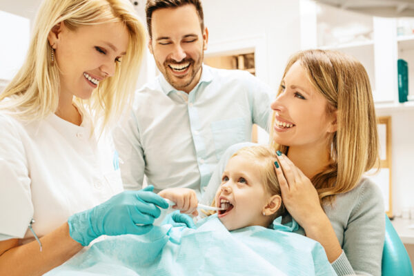 4 Ways Family Dentistry Simplifies Dental Care For Parents