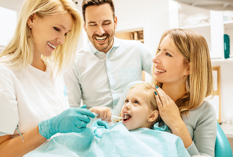 4 Ways Family Dentistry Simplifies Dental Care For Parents